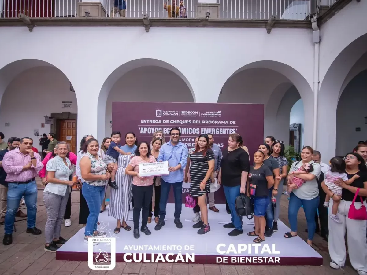 Ayuntamiento de Culiacán entrega apoyos a mujeres emprendedoras